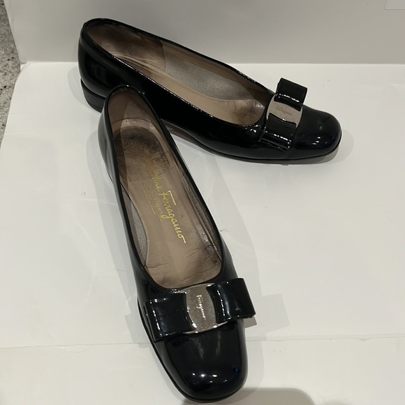 Salvatore Ferragamo Patent Leather Flats with Bow, Silver - Picture 6 of 13